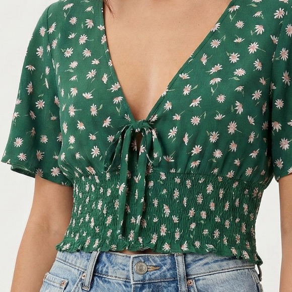 American Eagle Outfitters Tops - American Eagle Green Floral Crop Top